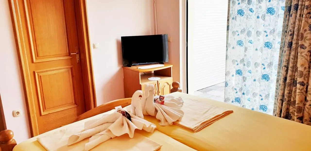 Villa Ana Selce 0*,  Croatia